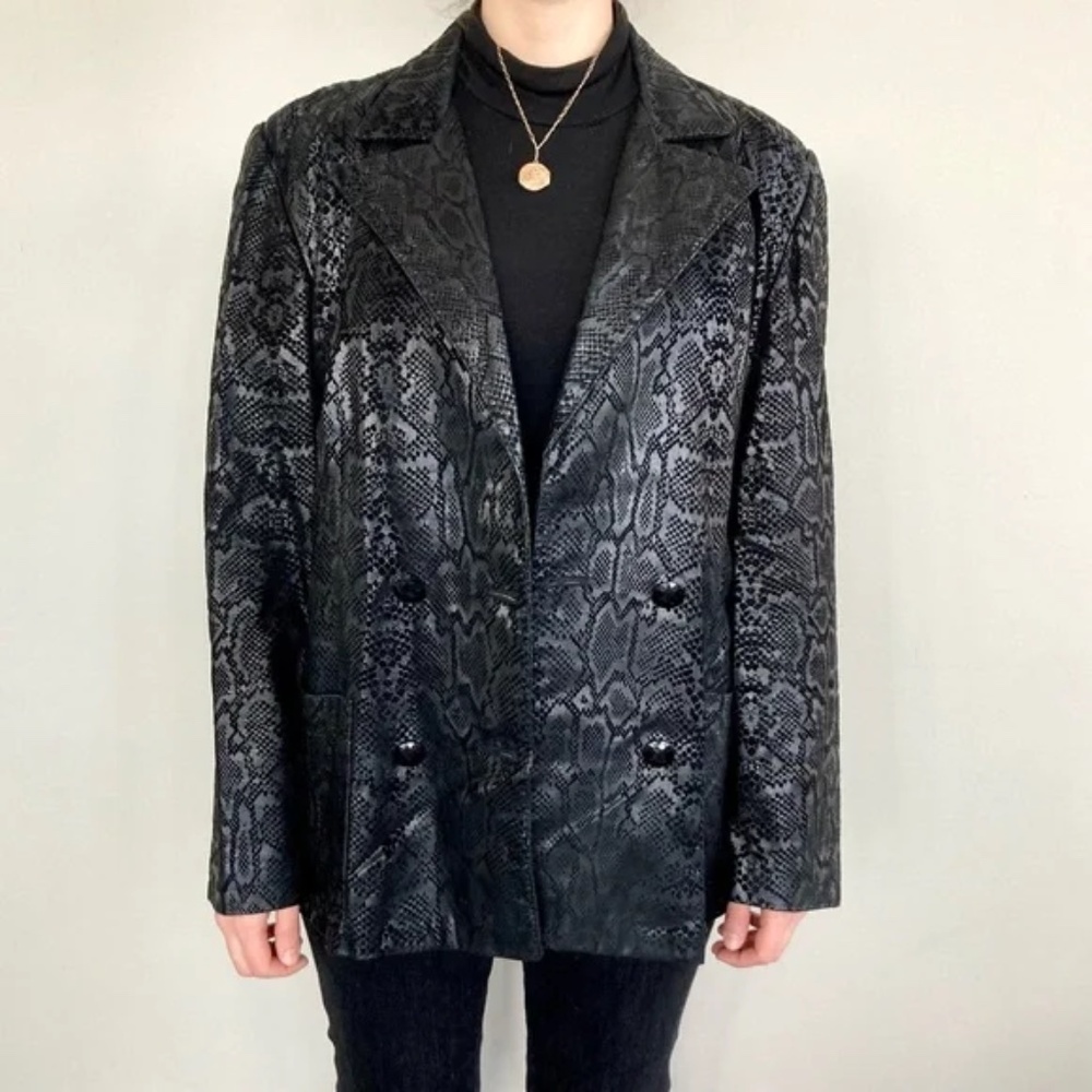Vintage Bally genuine leather snakeskin print double-breasted jacket. 🖤